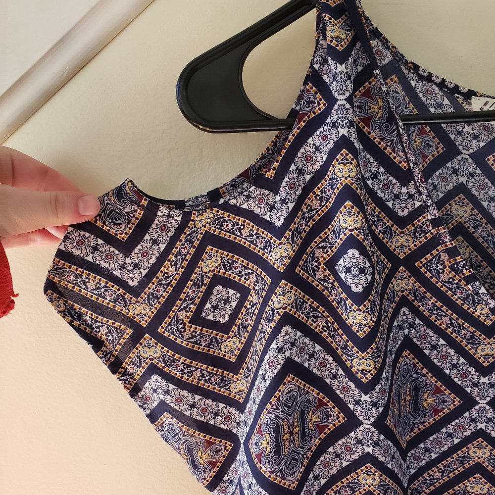Pink Rose's Cold Shoulder Top w/ Beautiful Design - Picture 2 of 6